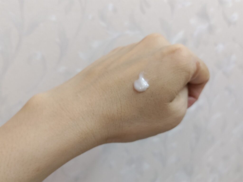 クリームを手に出してみたところ